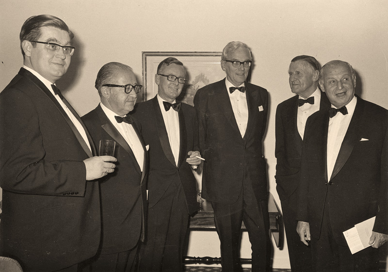 Karl Schiller 1970, Bundesminister für Wirtschaft (Bild 3.v.links)