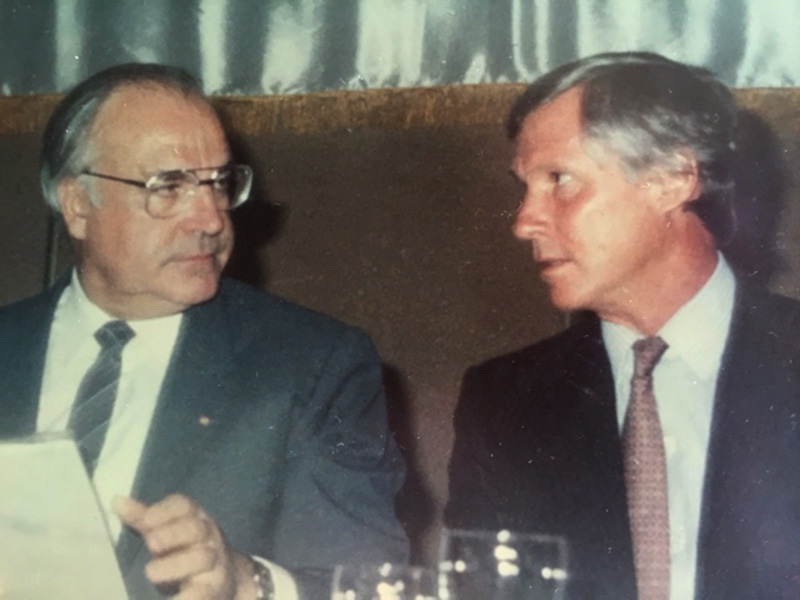 Helmut Kohl war 1984, 1986 und 1996 zu Staatsbesuchen in Mexiko. Rechts Ernesto Warnholtz, Wamex Private Equity Helmut Kohl war 1984, 1986 und 1996 zu Staatsbesuchen in Mexiko. Rechts Ernesto Warnholtz, Wamex Private Equity