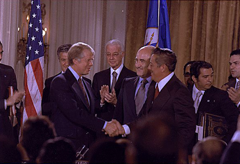US-Präsident Jimmy Carter (1977-1981) und General Omar Torrijos nach der Unterzeichnung der Torrijos-Carter-Verträge am 07.09.1977. US-Präsident Jimmy Carter (1977-1981) und General Omar Torrijos nach der Unterzeichnung der Torrijos-Carter-Verträge am 07.09.1977.